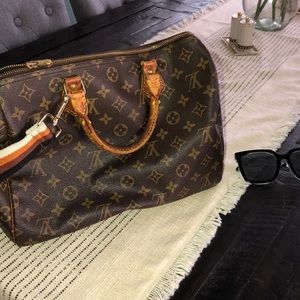 AUTHENTIC LOUIS VUITTON SPEEDY BAG